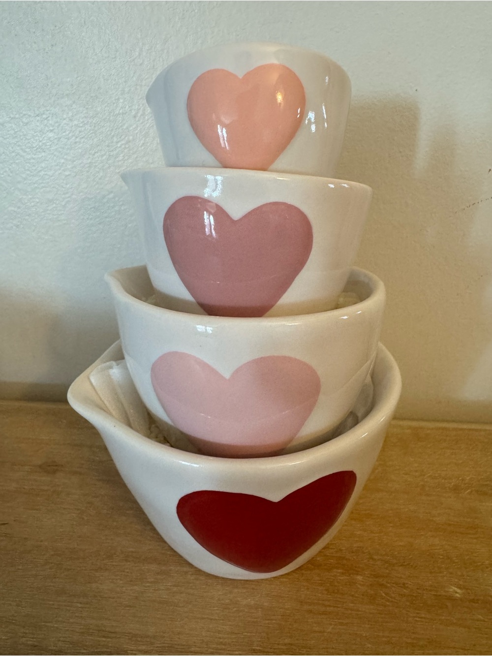 Rae Dunn Puffy heart measuring cups